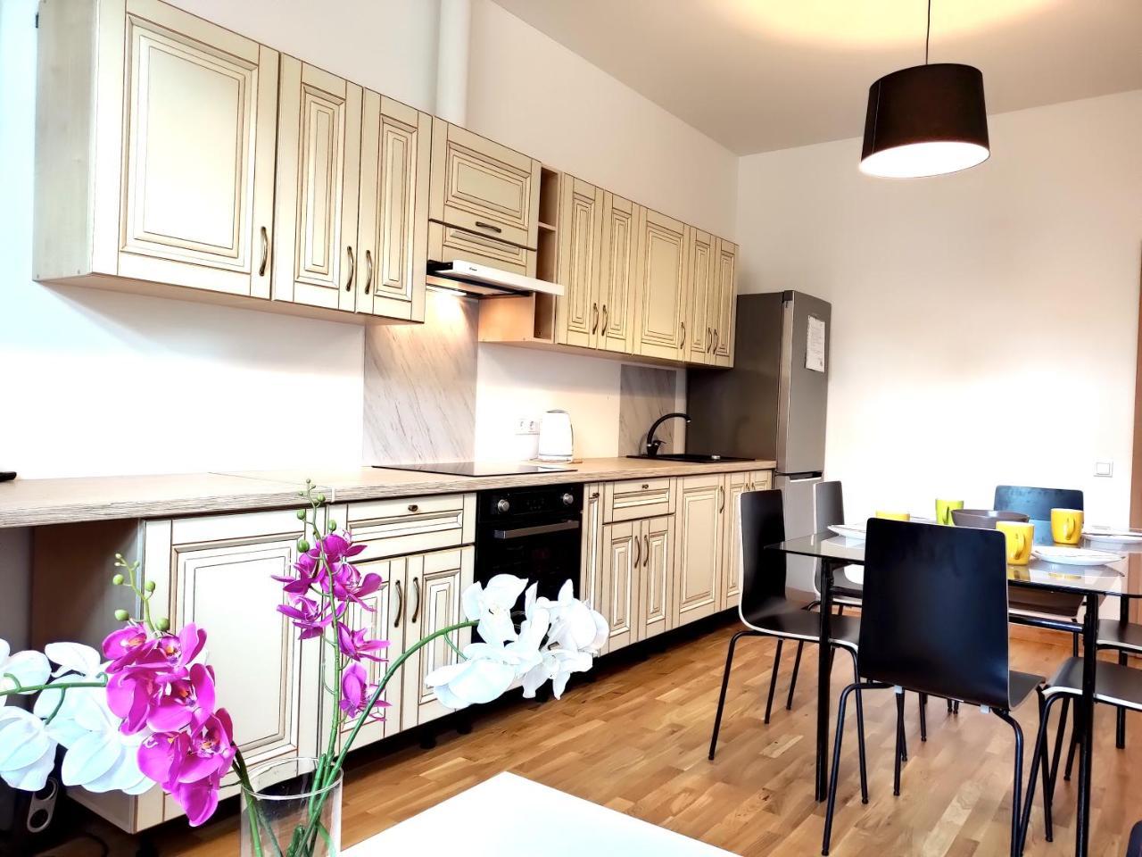 Brivibas Center Apartments Рига Екстериор снимка